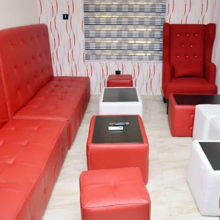 City Nest Hotel Ogombo Екстериор снимка